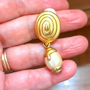 Vintage Caroline Herrera pearl drop brushed GOLD single clip vintage earring